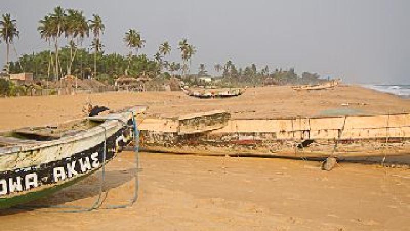 10. Grand Popo. Playa, barcas y pesca