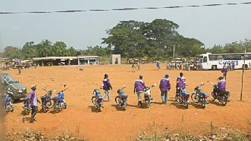 11. Natitingou a Cotonou. Estacion Bohicon