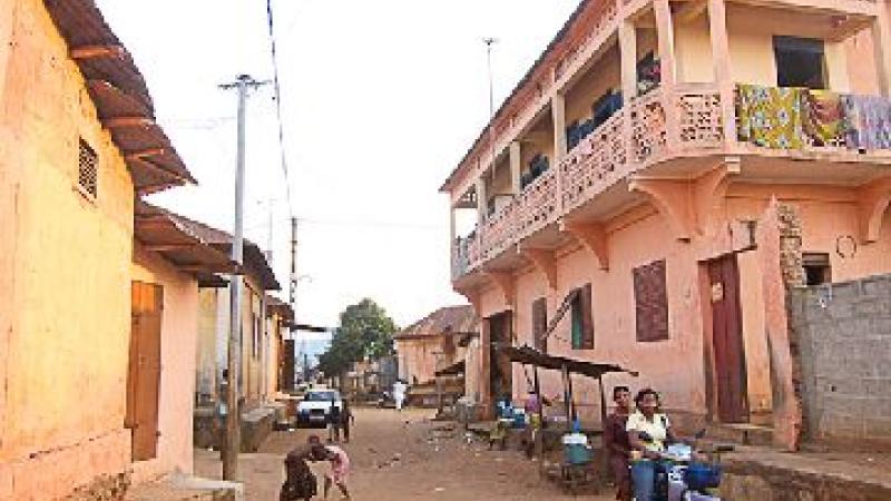 16. Porto Novo. Calle
