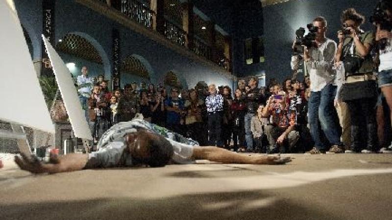30. Imagen de la performance 'Posesión' en la inauguración de la exposición Gráffica en Casa África