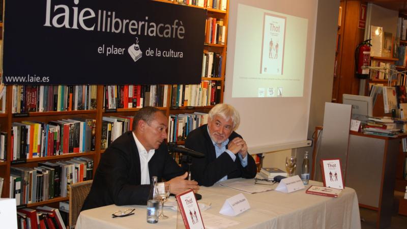 3. Presentación del libro Thot. Pensamiento y poder en el Egipto faraónico. A la izq. Luis Padilla -Secretario General de Casa África- y Ferrán Iniesta -autor de la obra-
