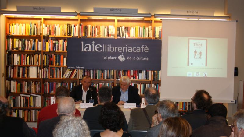 4. Presentación del libro Thot. Pensamiento y poder en el Egipto faraónico. A la izq. Luis Padilla -Secretario General de Casa África- y Ferrán Iniesta -autor de la obra-