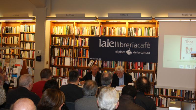5. Presentación del libro Thot. Pensamiento y poder en el Egipto faraónico. A la izq. Luis Padilla -Secretario General de Casa África- y Ferrán Iniesta -autor de la obra-