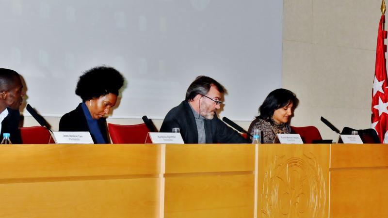 5. Mesa de presentación del Cuaderno Africano Si hablas de nosotros
