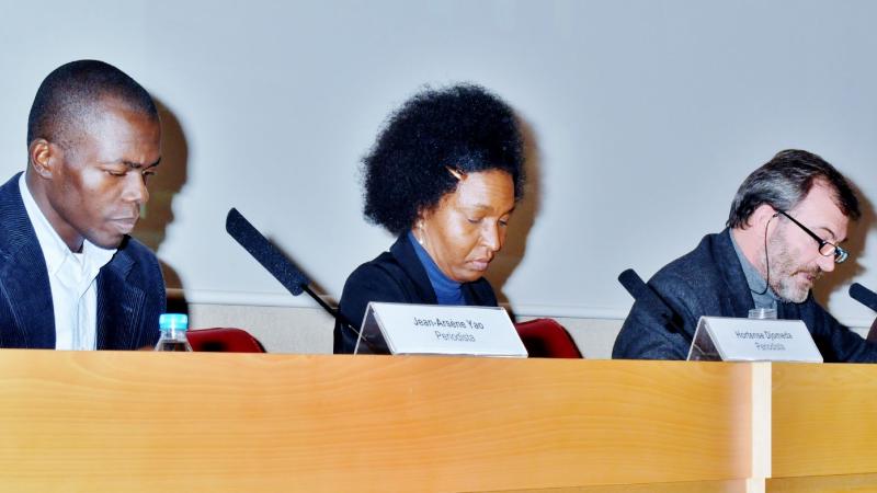 6. Mesa de presentación del Cuaderno Africano Si hablas de nosotros