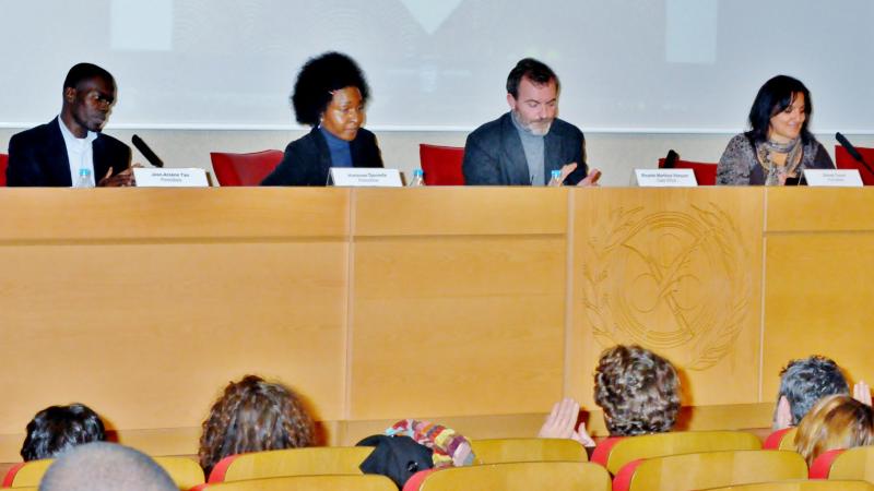 9. Mesa de presentación del Cuaderno Africano Si hablas de nosotros