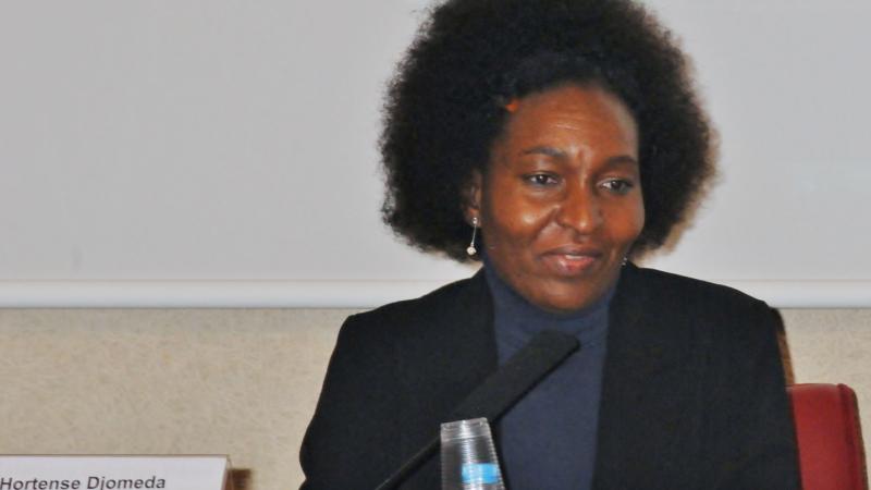 15. Mesa de presentación del Cuaderno Africano Si hablas de nosotros. Hortense Djomeda -periodista de Togo-