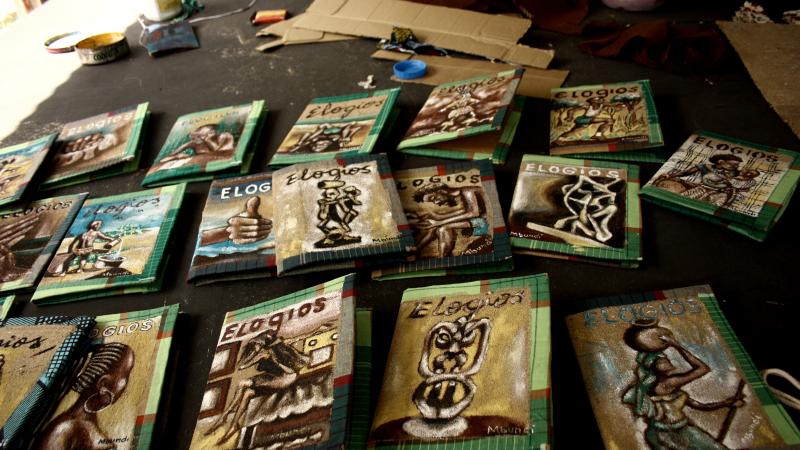 - Imagen del stand con las Colecciones de Casa África