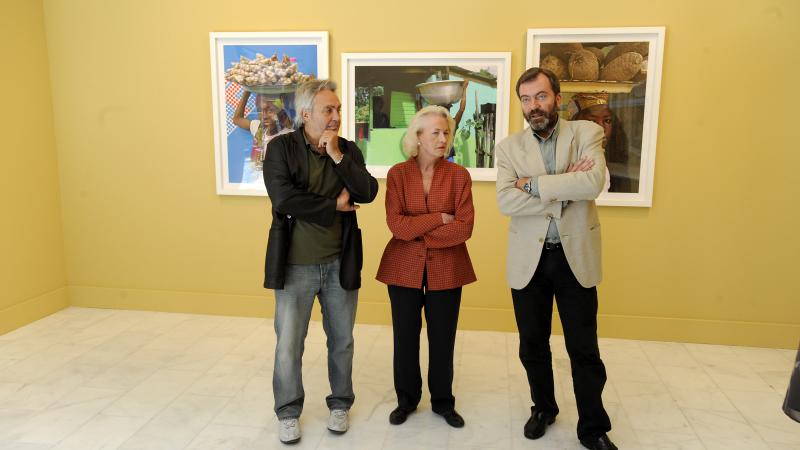 3. Ángel Luis Aldai -fotógrafo-, Catherine Coleman - comisaria de la muestra - y Ricardo Martínez - Director General de Casa África -
