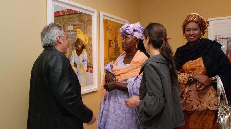 7. Ángel Luis Aldai -fotógrafo- en la inauguración de la exposición Soutoura en Casa África