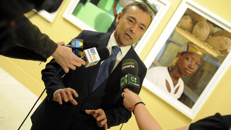 20. Paulino Rivero -Presidente del Gobierno de Canarias- en la inauguración de la exposición Soutoura en Casa África