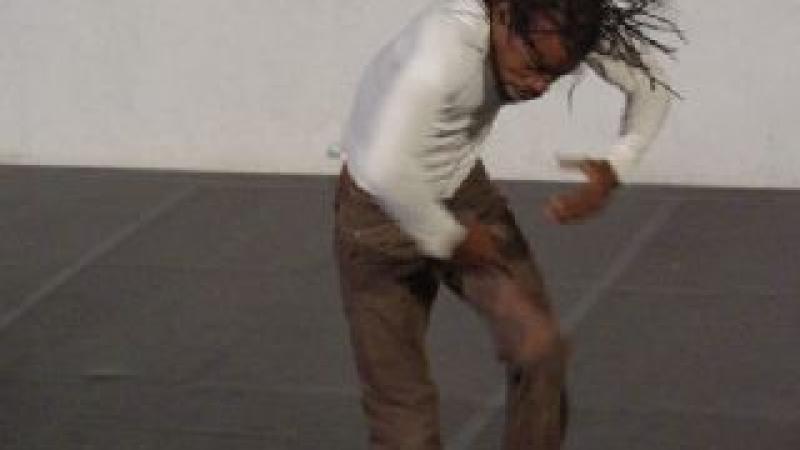 13. Adonis Nébiè -bailarín de Burkina Faso- en la residencia coreográfica en La Gomera