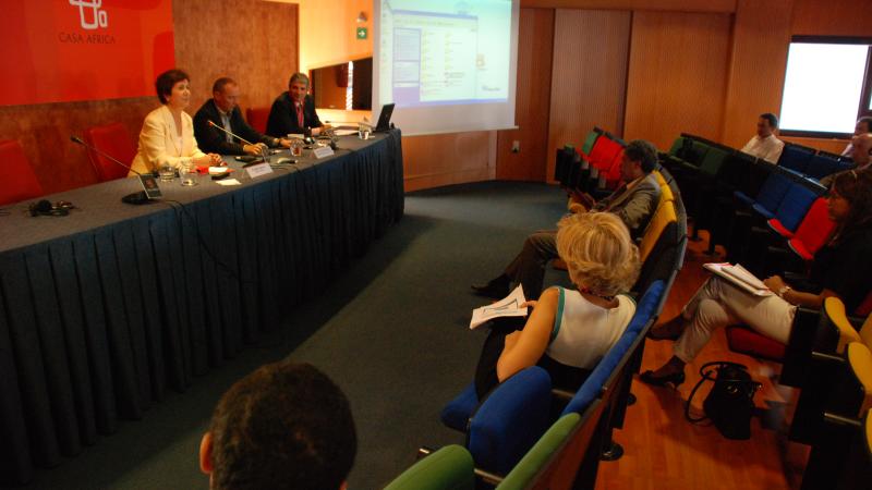2. Mesa de inauguración de la Conferencia de la Asociación Internacional de Transporte Multimodal celebrada en Casa África
