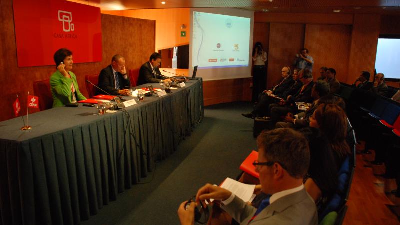 4. Mesa de inauguración de la Conferencia de la Asociación Internacional de Transporte Multimodal celebrada en Casa África
