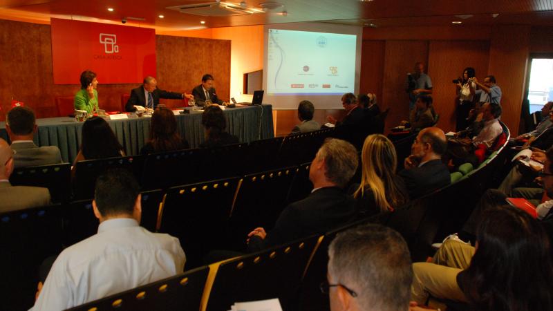 5. Mesa de inauguración de la Conferencia de la Asociación Internacional de Transporte Multimodal celebrada en Casa África