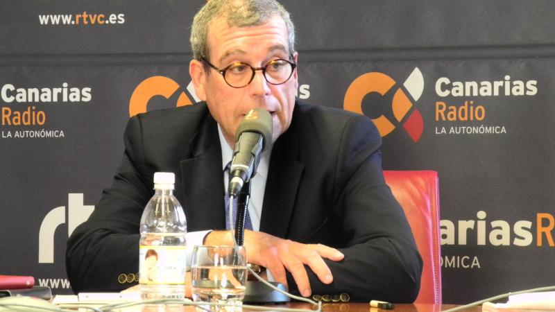 3. Imágenes de la entrevista concedida a Santiago Martínez-Caro, Director General de Casa África, en Ahora África de Canarias Radio en Casa África
