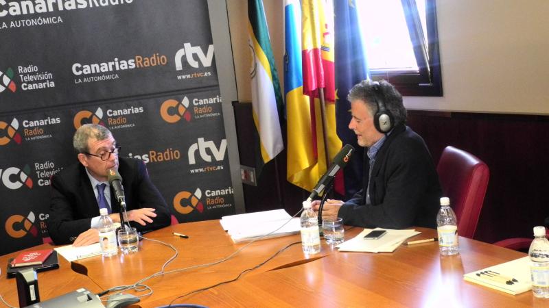6. Imágenes de la entrevista concedida a Santiago Martínez-Caro, Director General de Casa África, en Ahora África de Canarias Radio en Casa África