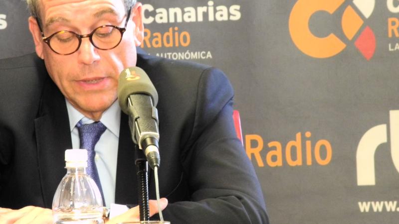 7. Imágenes de la entrevista concedida a Santiago Martínez-Caro, Director General de Casa África, en Ahora África de Canarias Radio en Casa África