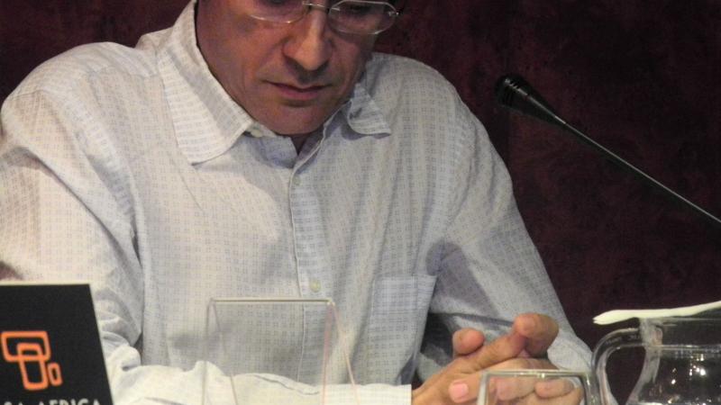 6. Albert Roca i Álvarez -Dtor. de la Biblioteca de Estudios Africanos de la Editorial Bellaterra- en la presentación de Naciones Negras y Cultura en Casa África