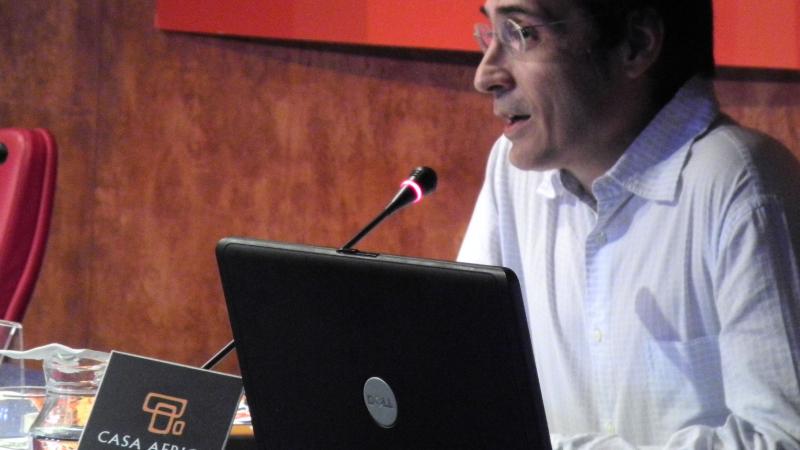 7. Albert Roca i Álvarez -Dtor. de la Biblioteca de Estudios Africanos de la Editorial Bellaterra- en la presentación de Naciones Negras y Cultura en Casa África