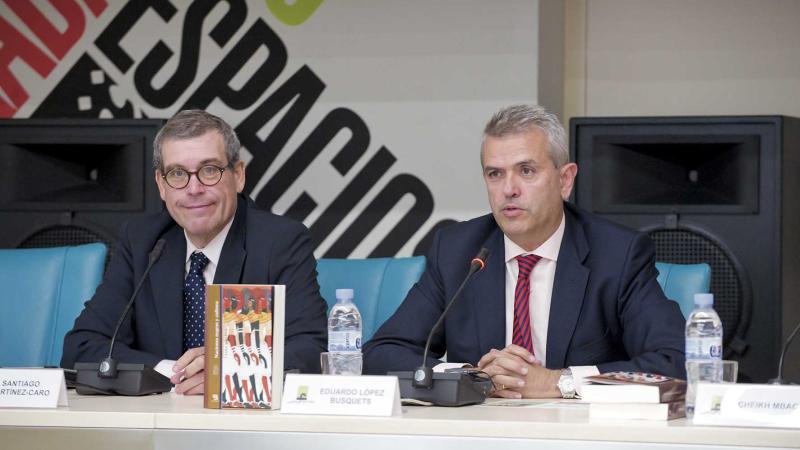 13. De izq. a dere.: Santiago Martínez-Caro (Director General de casa África) y Eduardo López Busquets (Director General de Casa Árabe)