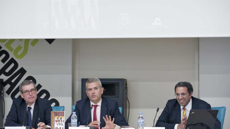 15. Presentación por Santiago Martínez-Caro (Director General de Casa África)