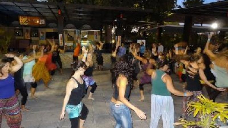 15. Taller de danza y percusión africanas AfriKaColor con motivo del Día de África, África Vive 2012