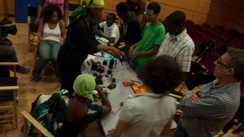10. Taller de Fotografía Historias de Vida en el marco de la exposición Bienvenidos al paraíso de la artista Nontsikelelo Veleko en septiembre de 2009