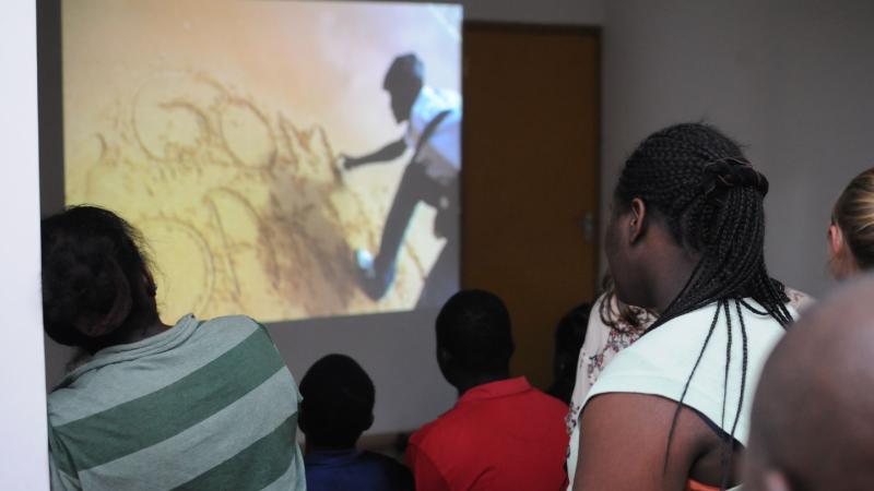 22. Exposición-proyecto audiovisual  Africalls? en la Fundación Nubuke en Accra (Ghana)