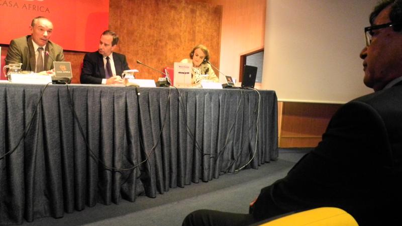 1. Mesa de presentación del libro Mauritania contra viento y marea en Casa África