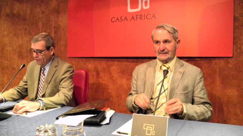 1. Presentación del libro Norte de África: rebeliones y opciones políticas en Casa África, con Santiago Martínez-Caro (Director General de Casa África) y Víctor Morales Lezcano (editor de la obra)