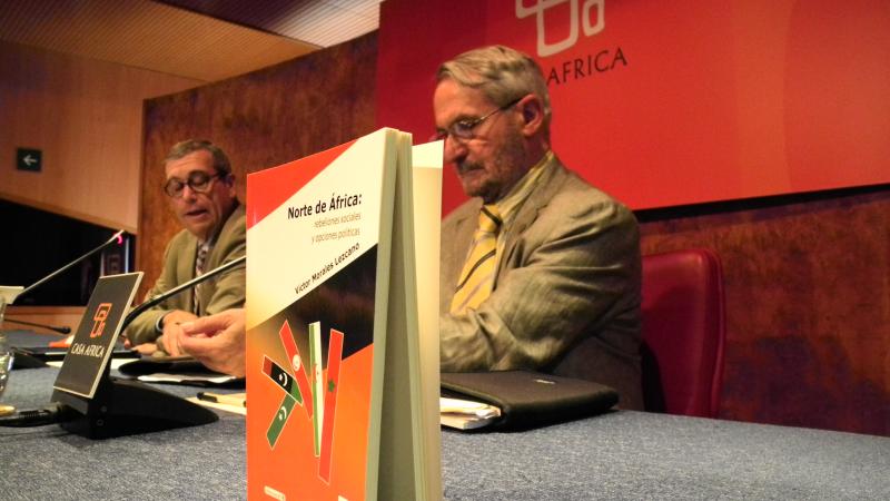 2. Presentación del libro Norte de África: rebeliones y opciones políticas en Casa África, con Santiago Martínez-Caro (Director General de Casa África) y Víctor Morales Lezcano (editor de la obra)