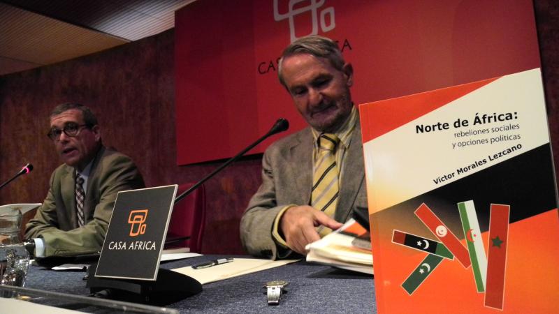 3. Presentación del libro Norte de África: rebeliones y opciones políticas en Casa África, con Santiago Martínez-Caro (Director General de Casa África) y Víctor Morales Lezcano (editor de la obra)