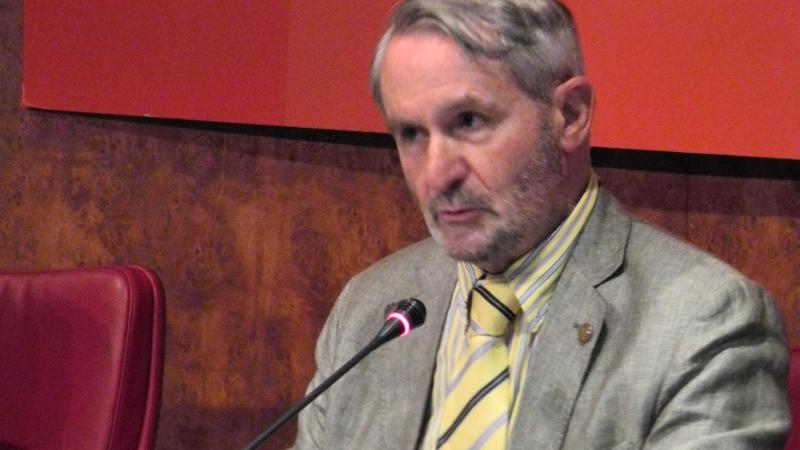 5. Presentación del libro Norte de África: rebeliones y opciones políticas en Casa África, por Víctor Morales Lezcano (editor de la obra)