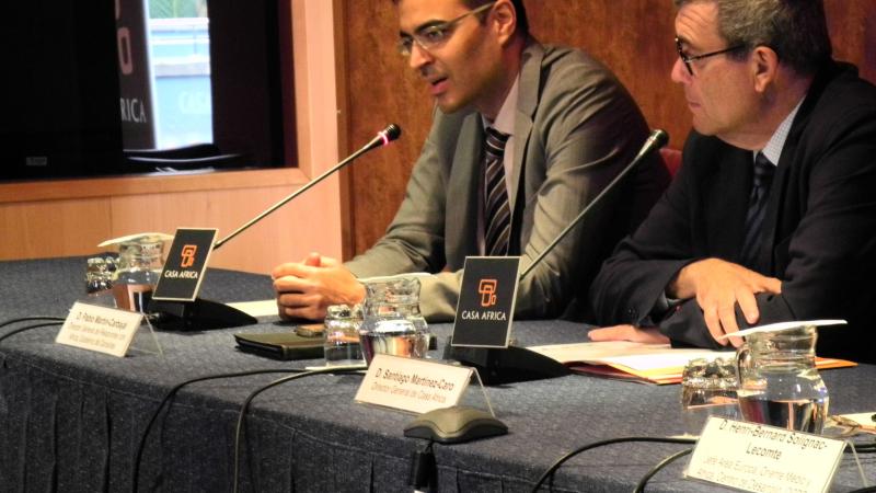 6. Presentación del acto. De izq. a dere.: Pablo Martín-Carbajal (Director General de Relaciones con África del Gobierno de Canarias), y Santiago Martínez-Caro (Director General de Casa África)