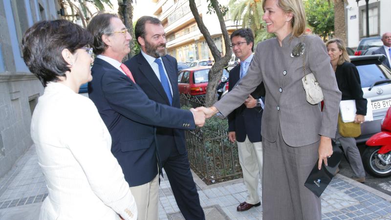 3. Recepción de S.A.R La Infanta Doña Cristina a Casa África a su llegada a Casa África