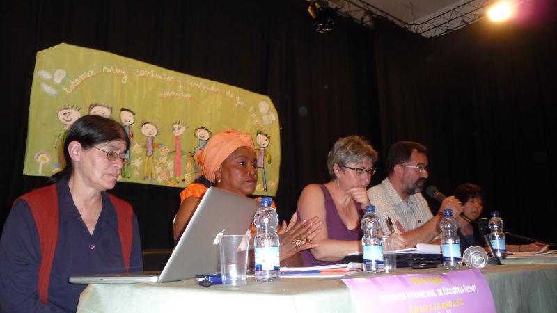 - Participación de Antoinette Mengue Abesso (Camerún) en la mesa de debate
