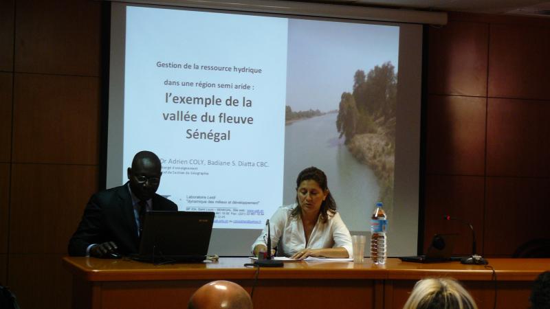 4. Intervención de Adrien Coly, La gestión de los recursos hídricos en una región semiárida: El caso de la cuenca del río Senegal, Profesor de Hidrología. Universidad Gaston Berger, de Saint-Louis (Senegal)