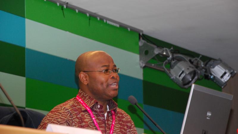16. Imagen de Adebayo Olukoshi, Director del Instituto Africano para el Desarrollo y Planificación