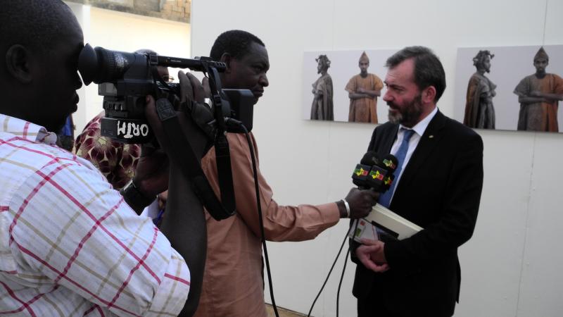 9. Ricardo Martínez Vázquez en la exposición Singularidades organizada por Casa África en la VIII Edición de la Bienal de Fotografía de Bamako, 2011