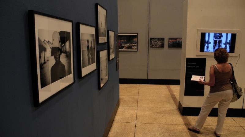 11. Imágenes de la exposición Singularidades organizada por Casa África en la VIII Edición de la Bienal de Fotografía de Bamako, 2011