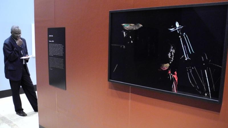 22. Imágenes de la exposición Singularidades organizada por Casa África en la VIII Edición de la Bienal de Fotografía de Bamako, 2011