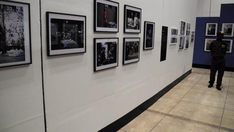 26. Imágenes de la exposición Singularidades organizada por Casa África en la VIII Edición de la Bienal de Fotografía de Bamako, 2011