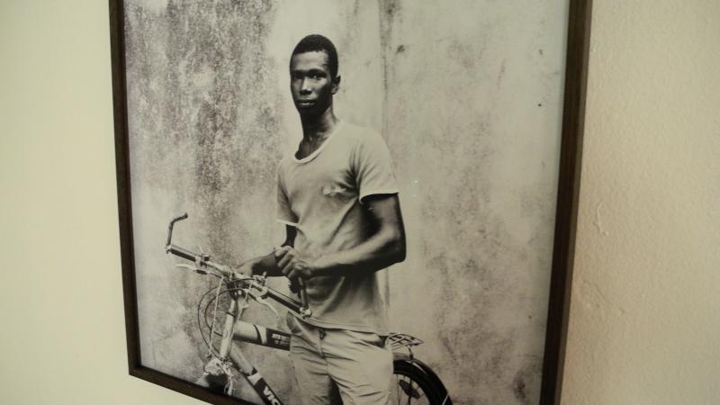 34. Imágenes de la exposición Singularidades organizada por Casa África en la VIII Edición de la Bienal de Fotografía de Bamako, 2011