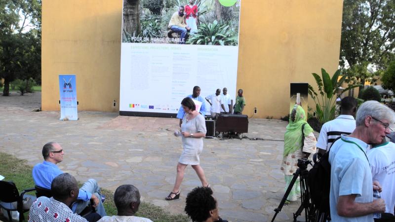 40. Entrega de los premios de fotografía del VIII Edición de la Bienal de Fotografía de Bamako, 2011