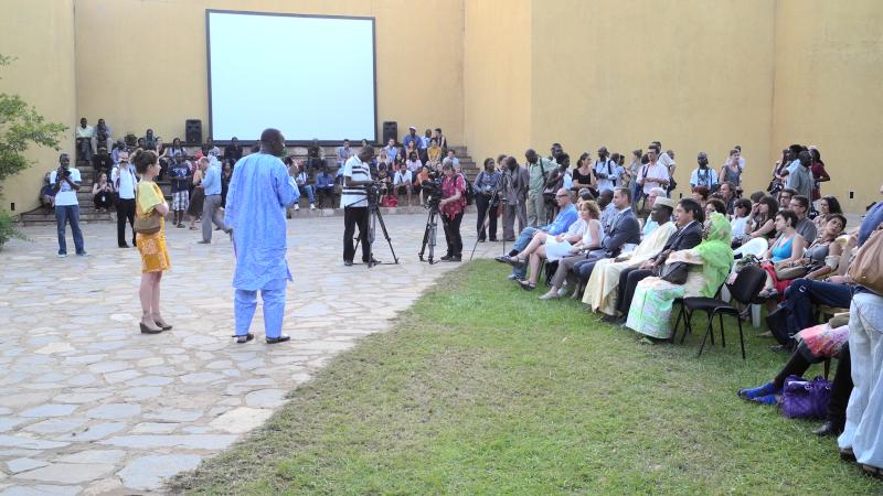 41. Entrega de los premios de fotografía del VIII Edición de la Bienal de Fotografía de Bamako, 2011