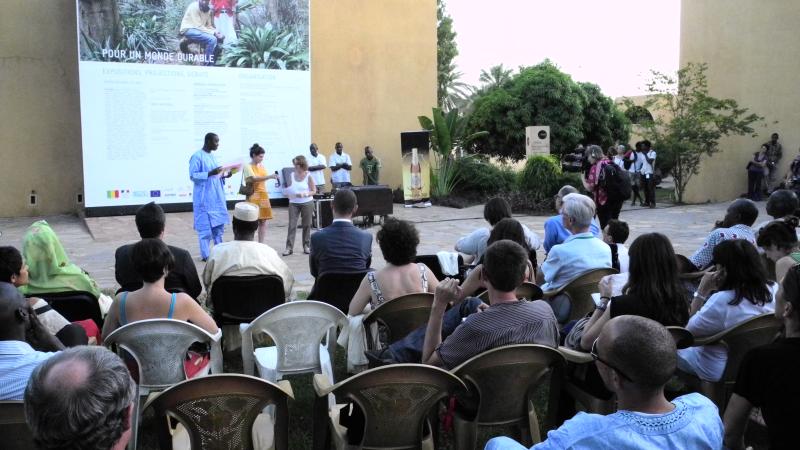44. Entrega de los premios de fotografía del VIII Edición de la Bienal de Fotografía de Bamako, 2011