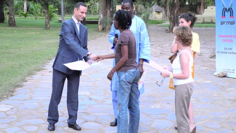 47. Entrega del Premio Casa África en el VIII Edición de la Bienal de Fotografía de Bamako, 2011 a Elise Fitte-Duval