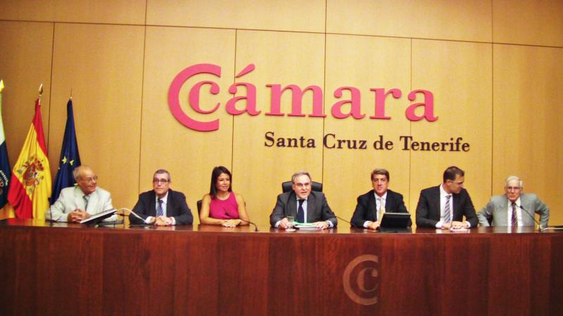 - Imagen de Guinea Bissau: Un país de oportunidades, en la Cámara de Comercio en Sta. Cruz de Tenerife, presidida por el Embajador de España en Guinea Bissau, Alfonso López Perona
