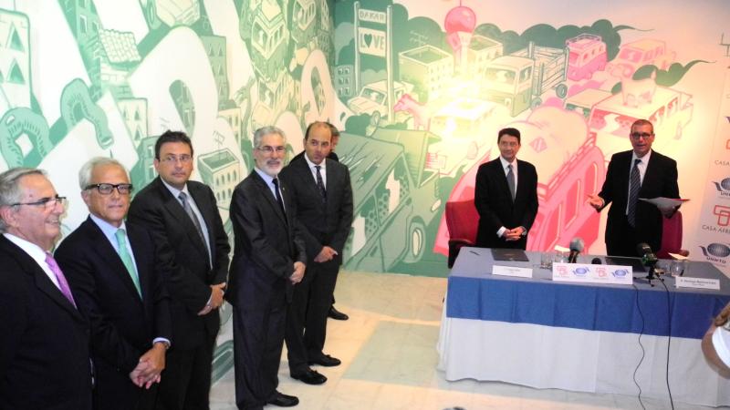 4. Acto de la firma del Memorándum entre Casa África y la OMT. A la izq. Taleb Rifai (Secretario General de la Organización Mundial del Turismo (OMT), y a la derecha Santiago Martínez-Caro (Director General de Casa África)